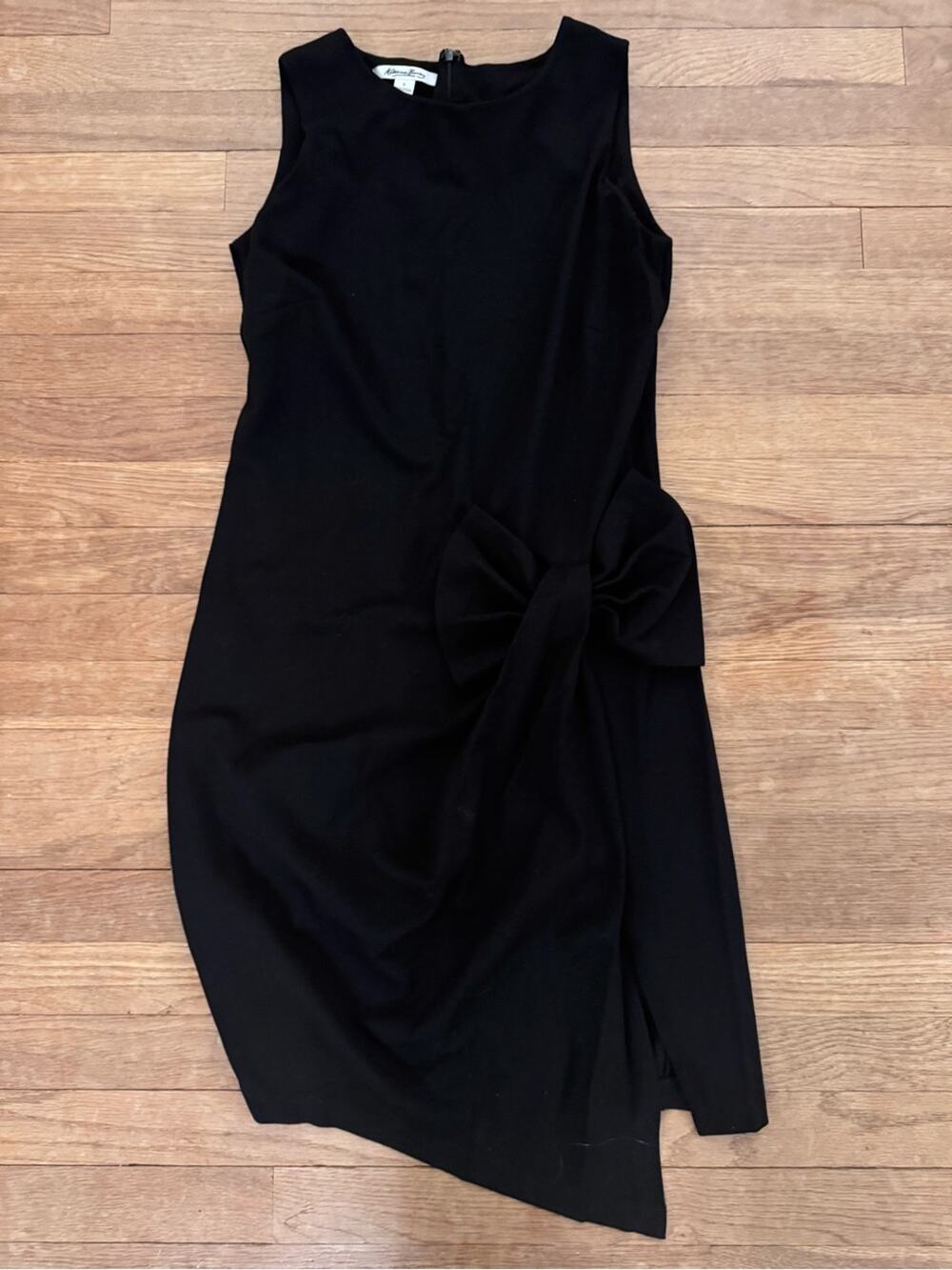 Katherine Barclay Women's Black Knee Length Sheath Dress - Size 6
b19